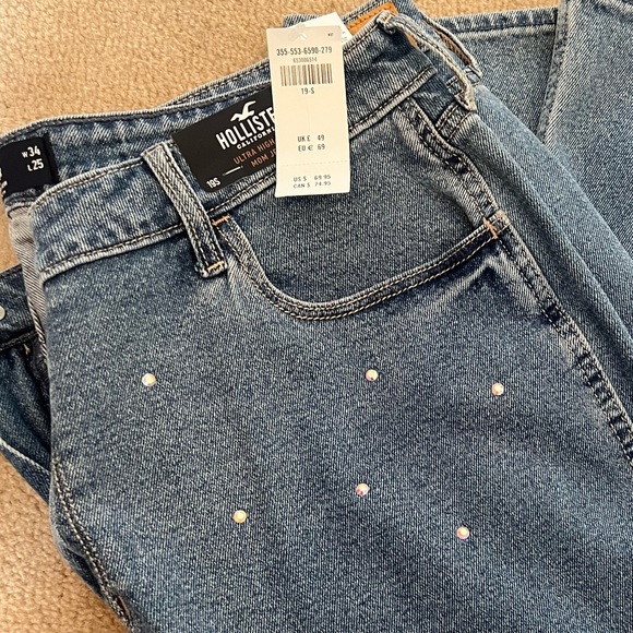 NEW Hollister Ultra High-Rise Mom Jeans with Crystals 34w - Picture 3 of 3